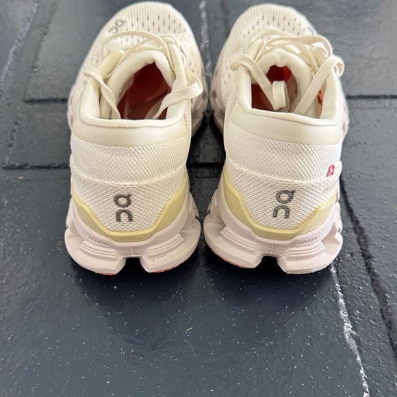 On Running Cloud X Women's Shoes - Picture 2 of 3